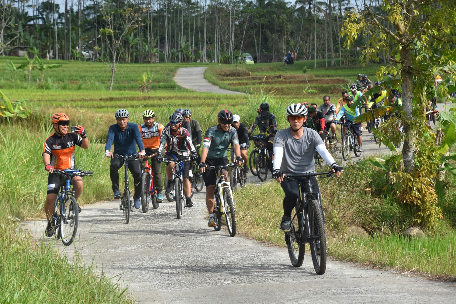 Nikmati Keindahan Alam, Danrem 073/Makutarama Gowes Bersama Kasdam IV/Diponegoro